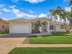 Sunny waterfront home near beach, shops and food