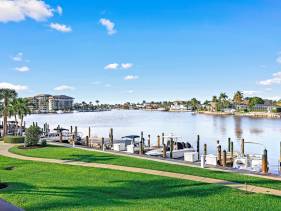 Relaxing condo with pool, bay view and steps to beach