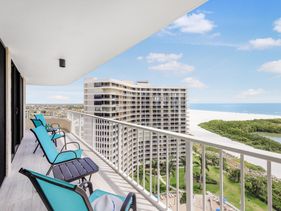 Corner beachfront condo with pool, gym and ocean views