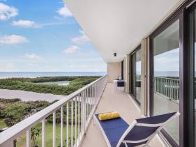 Beachfront condo with views, pool and tennis courts