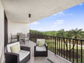 Rare walkout condo on beach with pool, spa and tennis