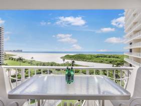 SW-facing beachfront condo with pool/gym/pickleball