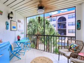 Beautiful condo with pools, spas, tennis and dining