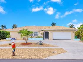 Centrally located pet-friendly home with spa and pool
