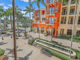 Lavish condo with courtyard view, gym, pool and spa