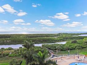 Beachfront condo with pool/gym/grills/pickleball