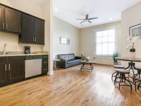 Spacious condo steps from French Quarter and Bourbon St
