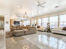 Spacious 3BR Modern Penthouse with Balcony