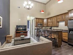NOLA Elegance: Walk to French Quarter & Bourbon (Room i