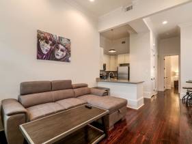 Vibrant 2BR on Carondelet by Hosteeva LLC
