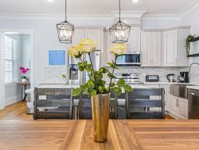 Stunning 4 BR Condo with Pool Steps to St. Charles
