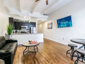 Gorgeous condo in Merchant Lofts by Hosteeva LLC