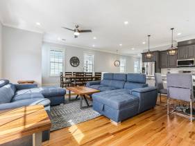 Spacious 5BR Urban Retreat w Balcony & Pool in the hear