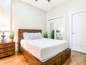Gorgeous 1BD Condo Steps from French Quarter