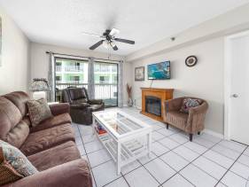 Beachside Condo | Swim-thru Pool | Amazing Time
