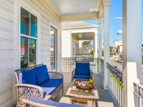 Dashing 3BR on Carondelet by Hosteeva LLC