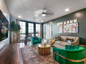 The Pelican's Enchanting 2BR Condo with Balcony