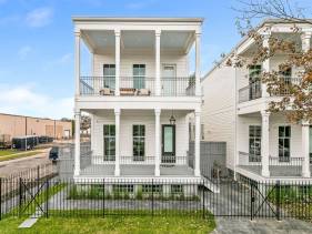 Stylish 3BR on Carondelet by Hosteeva LLC