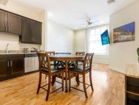 Beautiful condo steps from French Quarter and Bourbon S