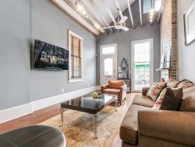 2BR Double Steps to St. Charles Ave.