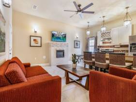 2BR Cozy Condo Steps from ST Charles