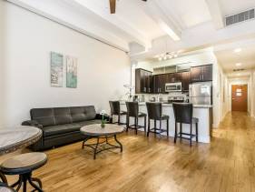 Beautiful condo steps from French Quarter/Bourbon