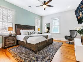 Amazing 4 BR Modern Condo w Balcony | Near French Quart