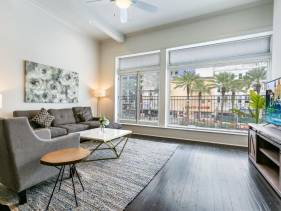 Spacious 2BR w/ Canal Views|Walk to Bourbon St