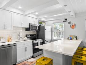 Bayview Inn #101
