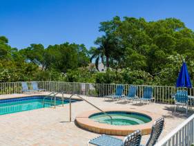 1239 Edgewater Circle