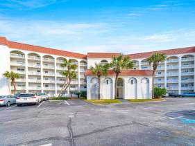 El Matador 453 by Alicia Hollis Rentals