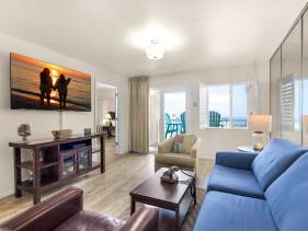 Holiday Surf and Racquet Club 707