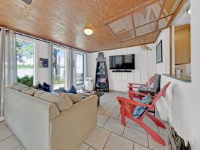 Sealake Cottage