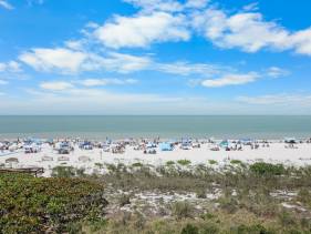 Unique beachfront condo with panoramic beach view