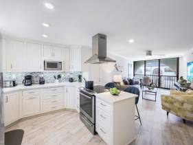 Fifth floor condo with pools, spas, tennis and dining