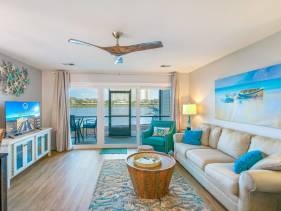 Seascape Lakefront Villa 110 Driftwood Dreams