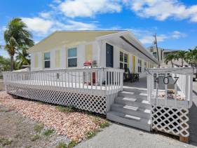 Condo located in Goodland just a short walk from great 