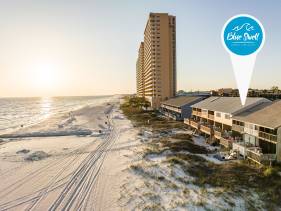 Spacious Waterfront Townhome - Just A Short Walk to Pie