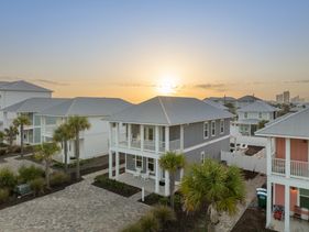 Fabulous Modern Beach House - 4BR, 3.5BA: POOL/Beach Vi