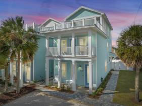 Spectacular 3br 4ba w/ Private Pool, 2 Min Walk to Beac