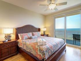 Gulf Front! 2 BR 2 BA! 11th Floor condo + Condo Ameniti