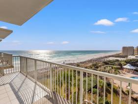 Beachfront Luxury 2Bd 2Ba Condo with Balcony! Sleeps 6!