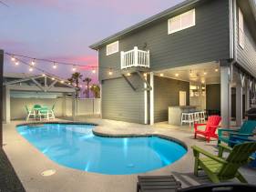 Latitude Adjustment - PRIVATE POOL/ELEVATOR!