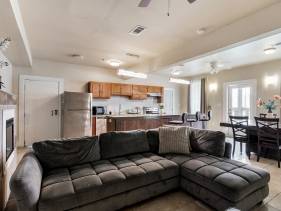 Spacious Urban Living Near French Quarter