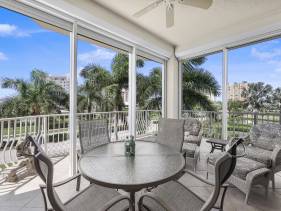 Peaceful condo with pool and steps to South Beach