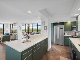 Beachfront condo with two balconies, pool and tennis