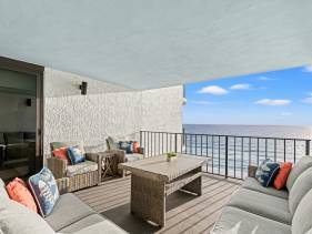 Beachfront Bliss! 2BR 2BA Stunning views! Sleeps 8! Bea