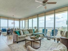 704OC Enjoy Panoramic view of the Gulf - A Wave of its
