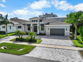 2023 Captiva home steps to the beach/shops/dining