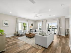 Pet Friendly Beach House - Marina View